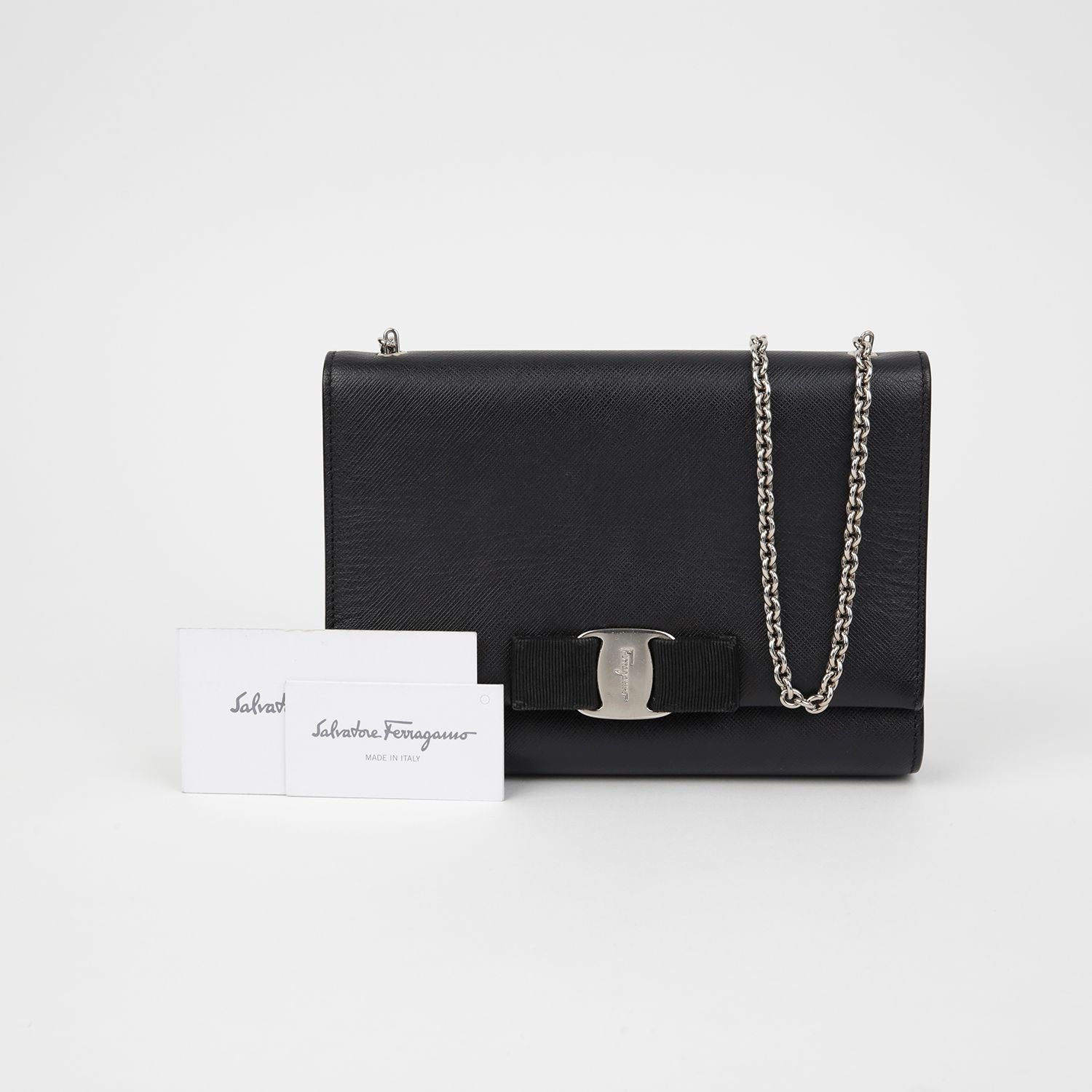 Salvatore Ferragamo Genie Bow Chain Shoulder Crossbag 22 B558