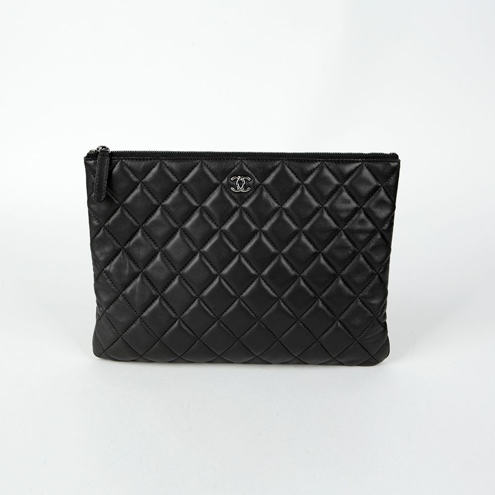 CHANEL Classic New Medium Clutch A82545