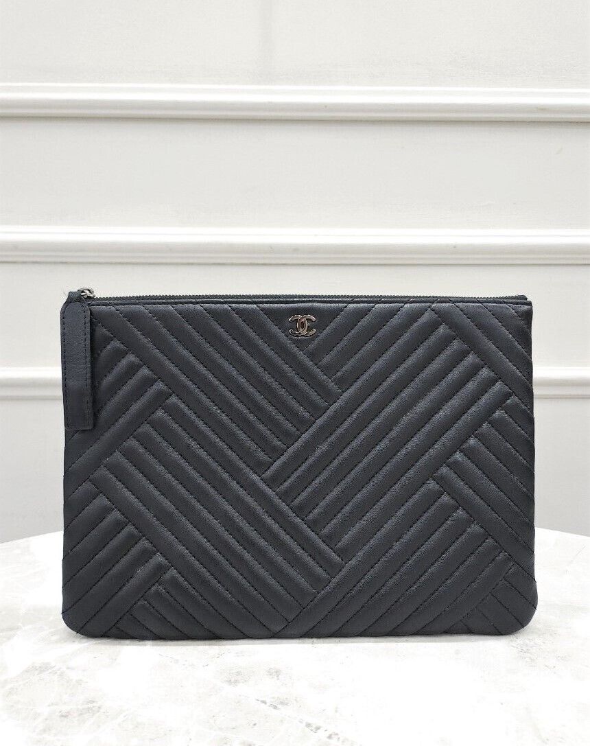 CHANEL Chevron Newmium Clutch CC Logo | Product Number: NM12345
