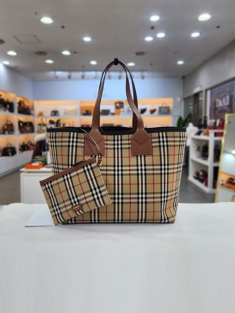 Burberry Large Tote Bag London 23 Years 80661621