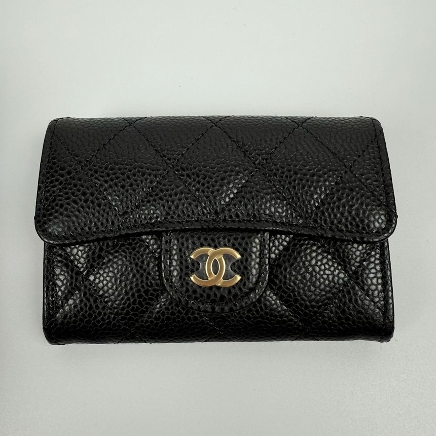 CHANEL Classic Black Card Wallet with Snap Closure AP0214
