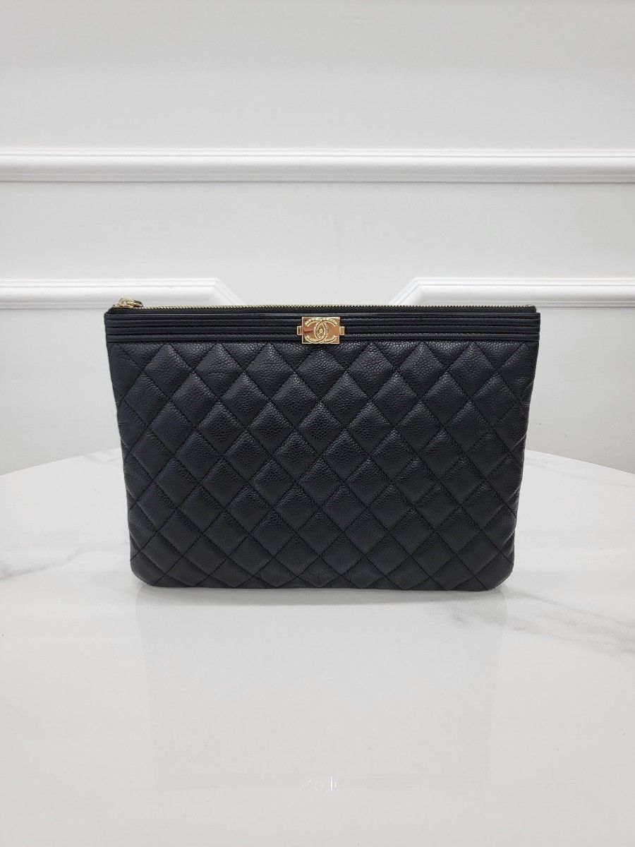 CHANEL New Caviar Clutch with Gold Accent A84406 Size 29