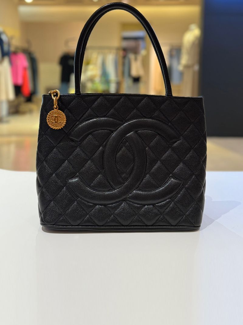 CHANEL Coin Medallion Caviar Gold-Plated Tote Bag Size 7 A01804