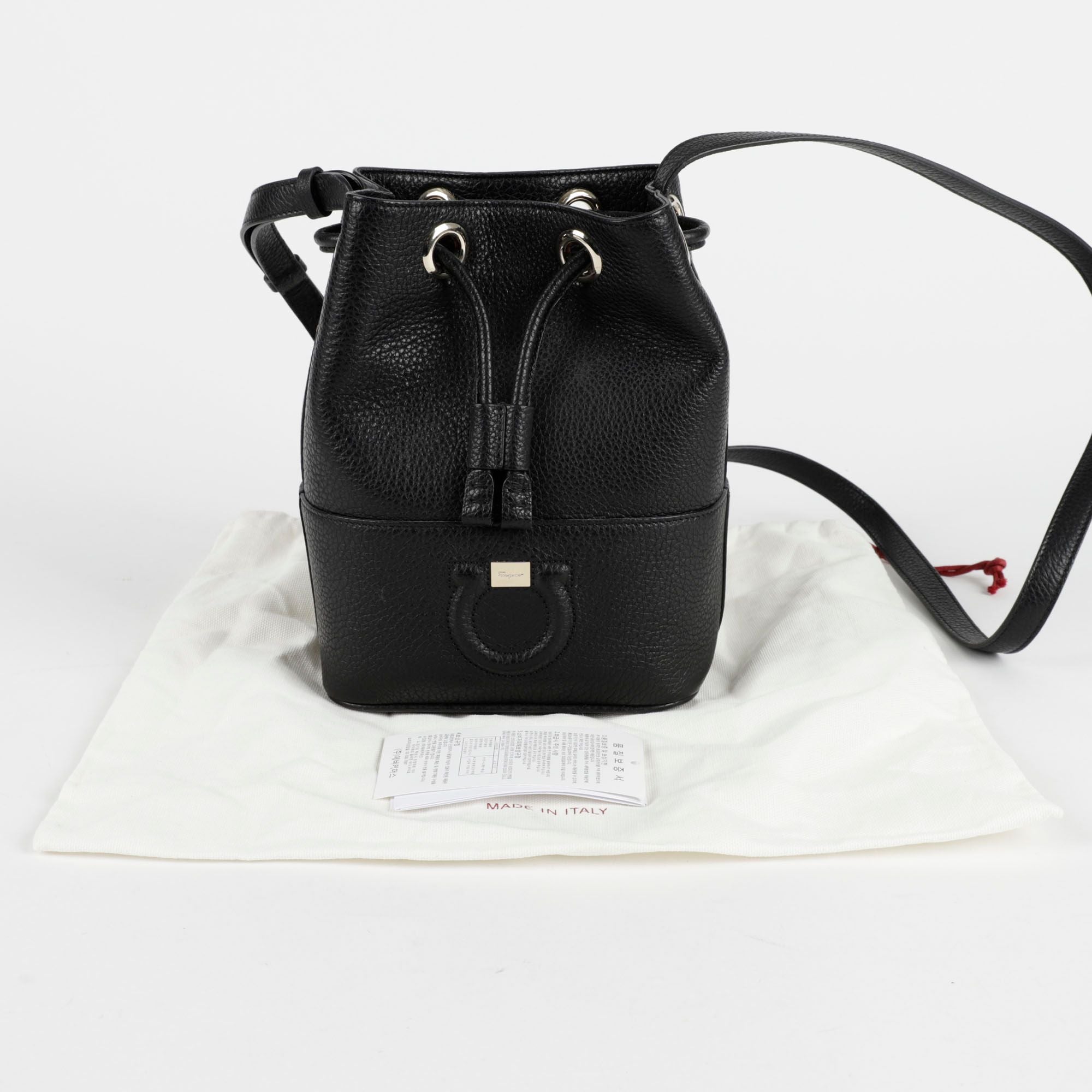 Salvatore Ferragamo Bucket Shoulder Crossbag 21 H484