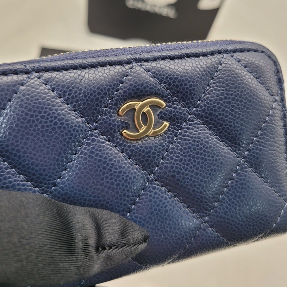 CHANEL Classic Navy Card Wallet with Zipper AP0216