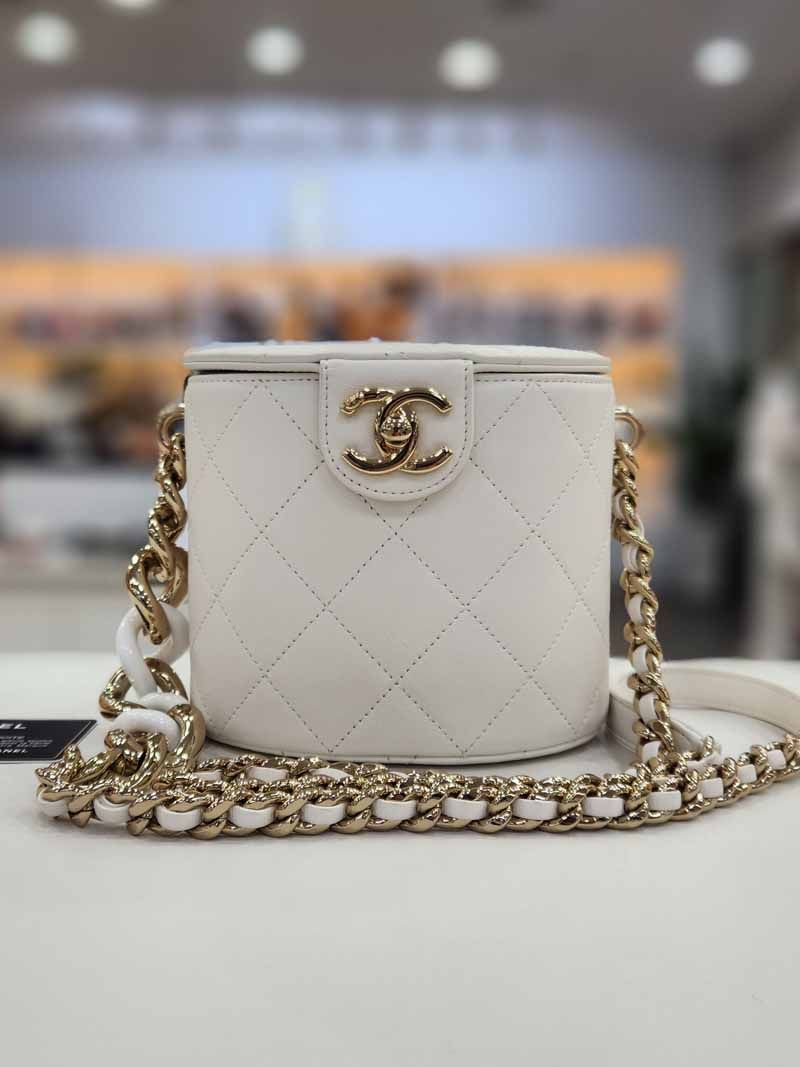 CHANEL Cosmetic Case Champagne Gold Shoulder Bag 29