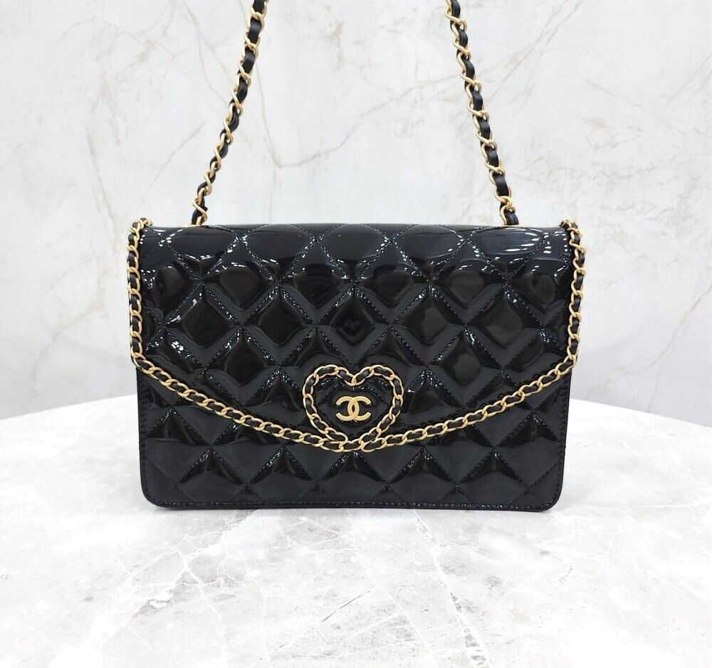 CHANEL Heart CC Logo Print Flap Chain Shoulder Bag AS4900