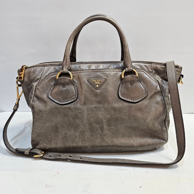 Prada Shiny Tote and Crossbody Bag 33*22*16 Product Number: One
