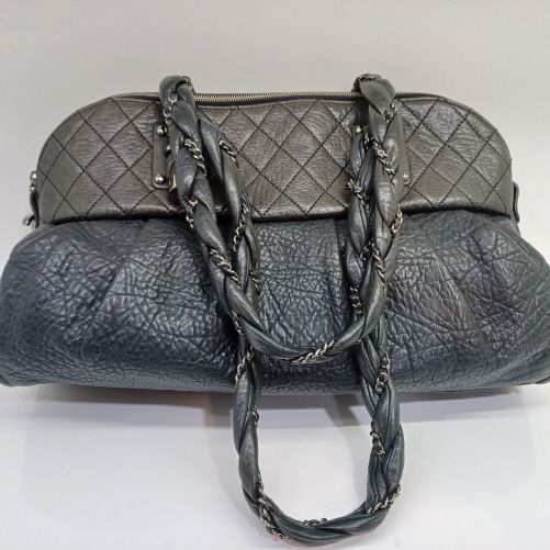 CHANEL Leather Shoulder Bag - Black (SKU: 46**23**15)
