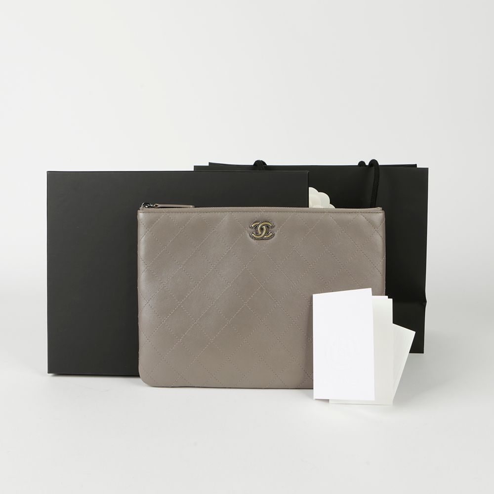 CHANEL Elegant Clutch with CC Logo A84329