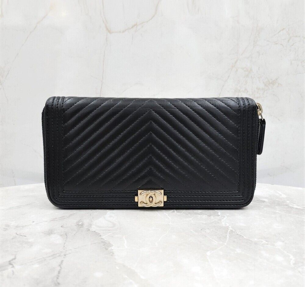 CHANEL Chevron Zip Wallet - Product Number