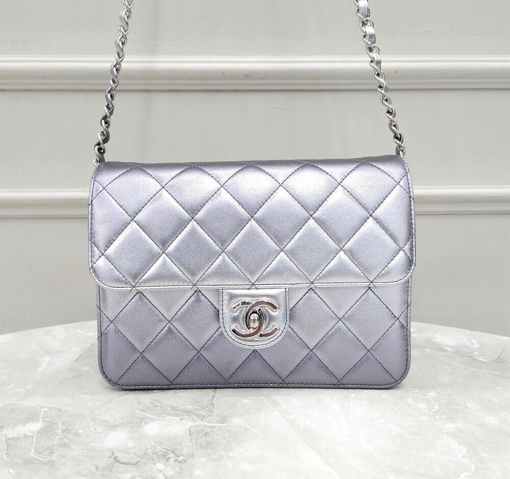 CHANEL 22C Cruise Collection Flap Bag with Embedded Chip SKU