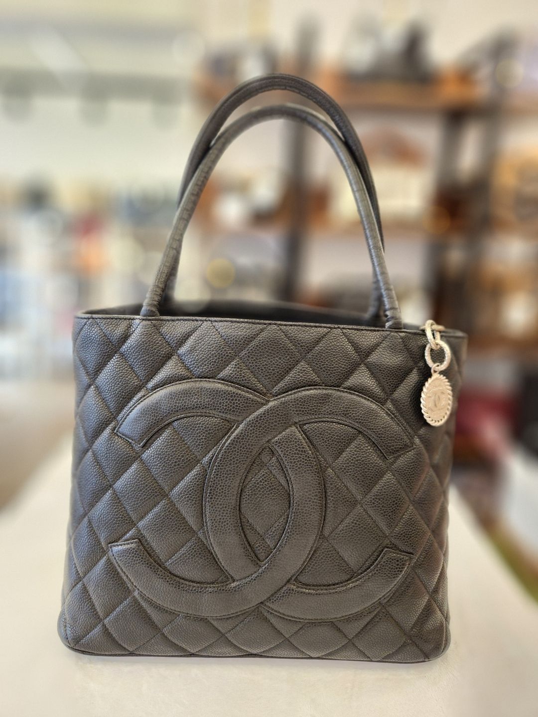 CHANEL Caviar Skin Black Tote Bag with CC Logo (6195838) - Condition B+