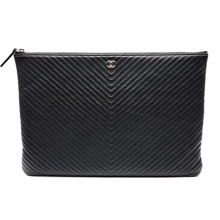 CHANEL Caviar Chevron Clutch Large L379316