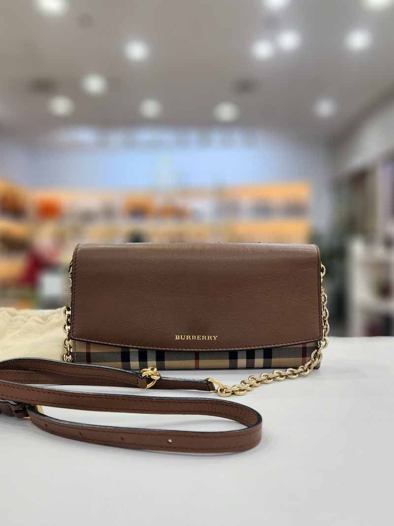 Burberry Vintage Check Detachable Shoulder Bag 8058002