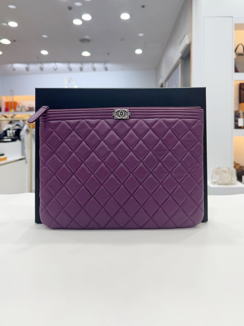 CHANEL Lambskin Boy New Medium Clutch 21 Series A84406