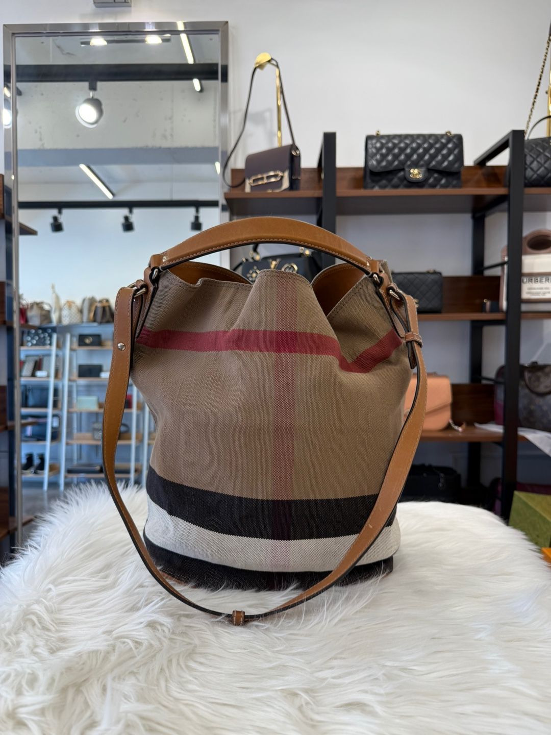 Burberry Tassel Hobo Bag Medium (3945742)
