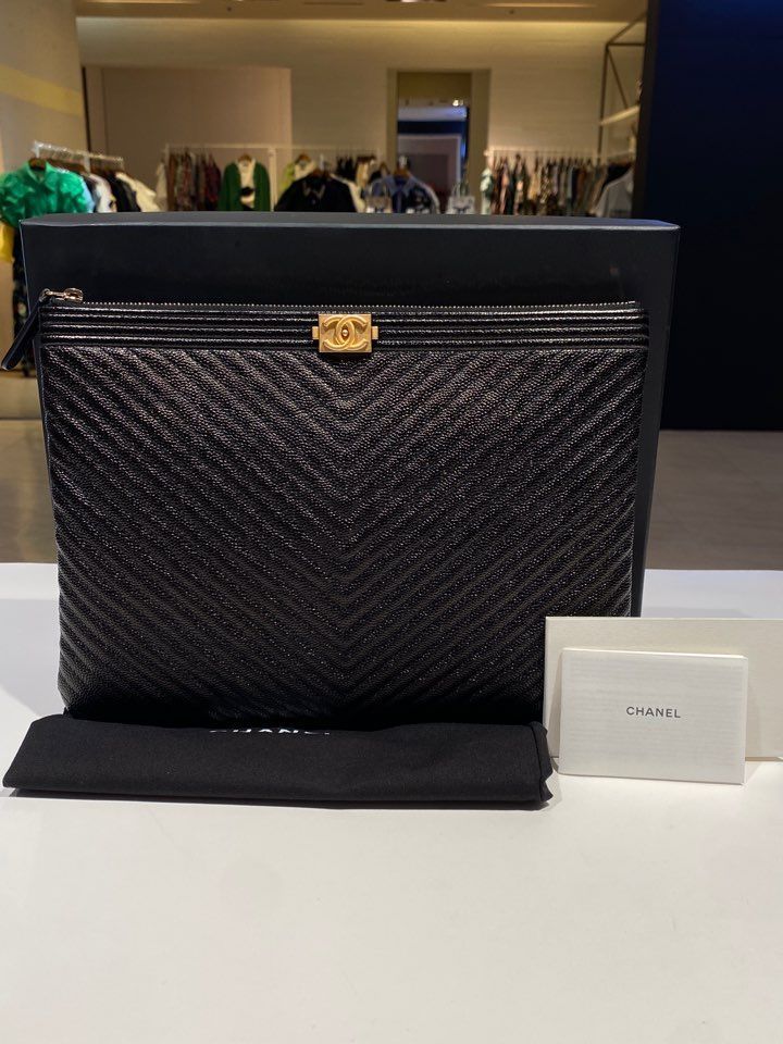 CHANEL Newmium Chevron Clutch 25 Series Exhibition Grade A84406