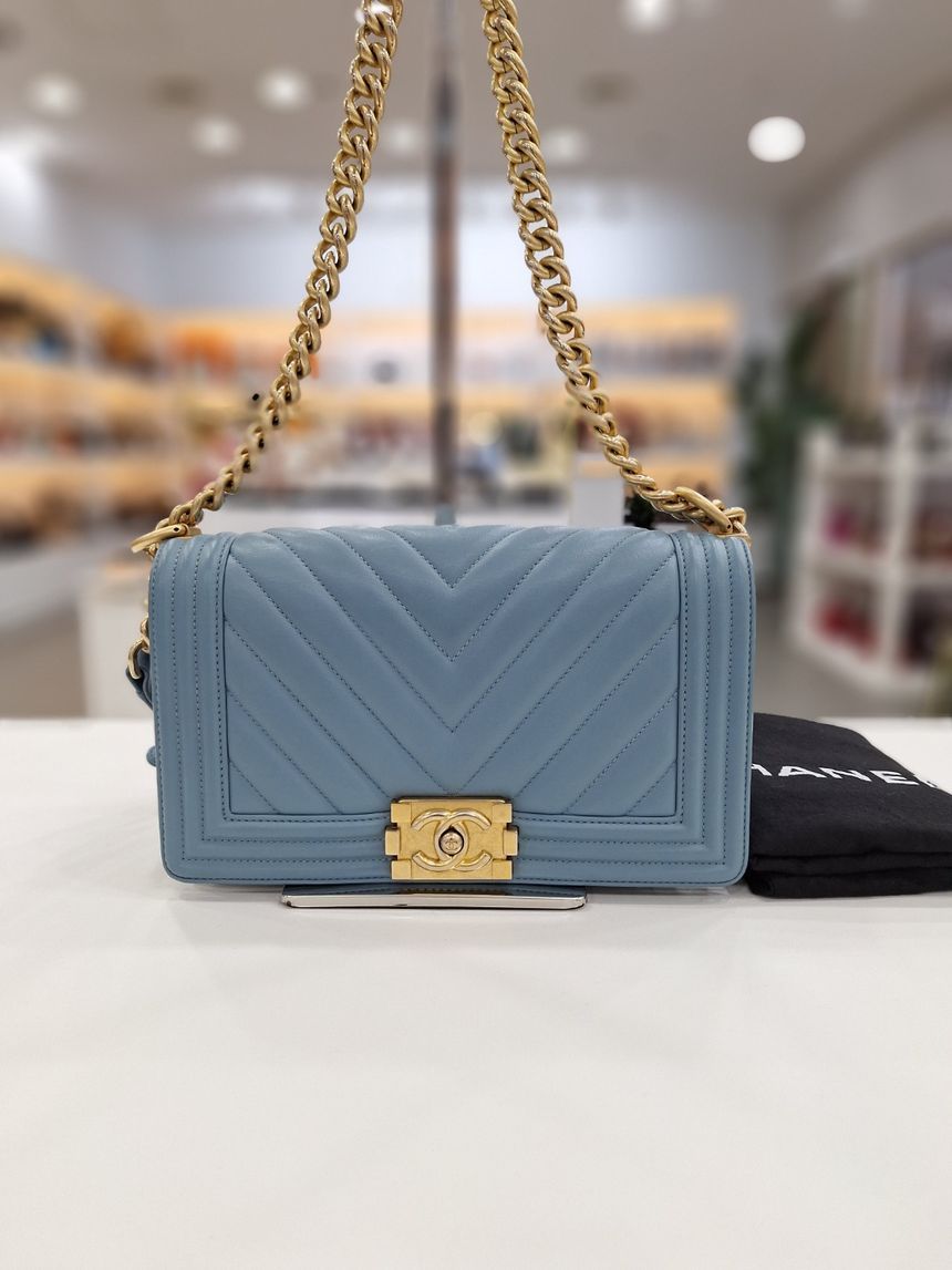 CHANEL Chevron Lambskin Boy Bag Medium Size 25 Series A67086