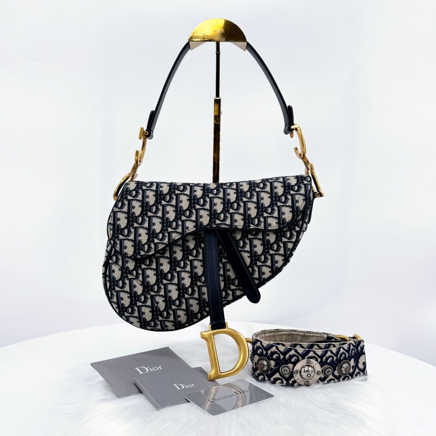 Dior Classic Saddle Shoulder Bag Medium M0446CTZQ