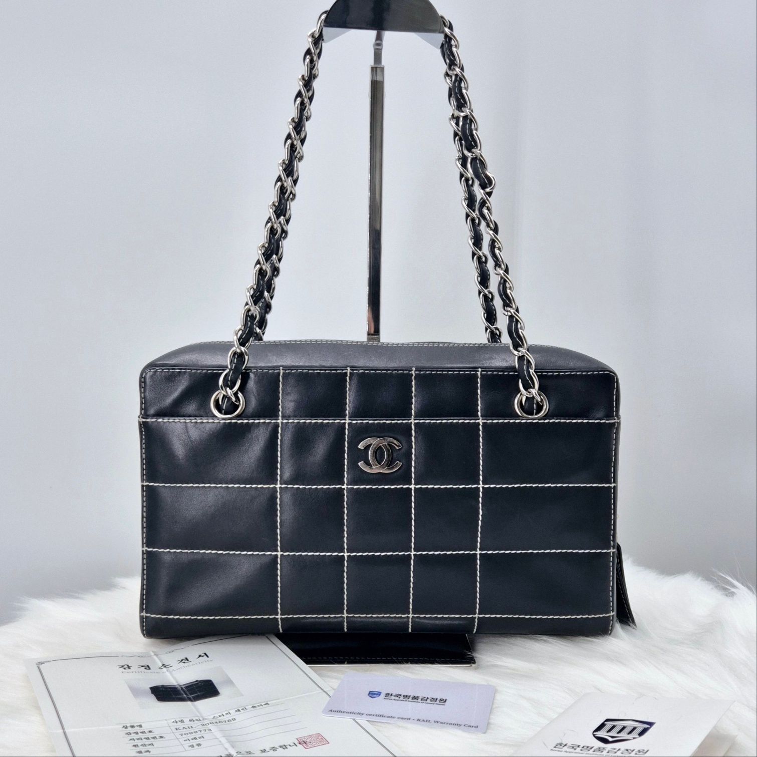CHANEL Navy Wild Stitch Choco Bar Chain Shoulder Bag