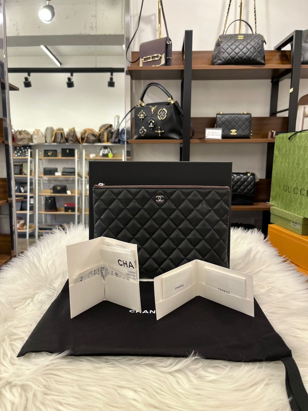 CHANEL Classic Caviar Clutch Medium Black 24-Year (A82545)