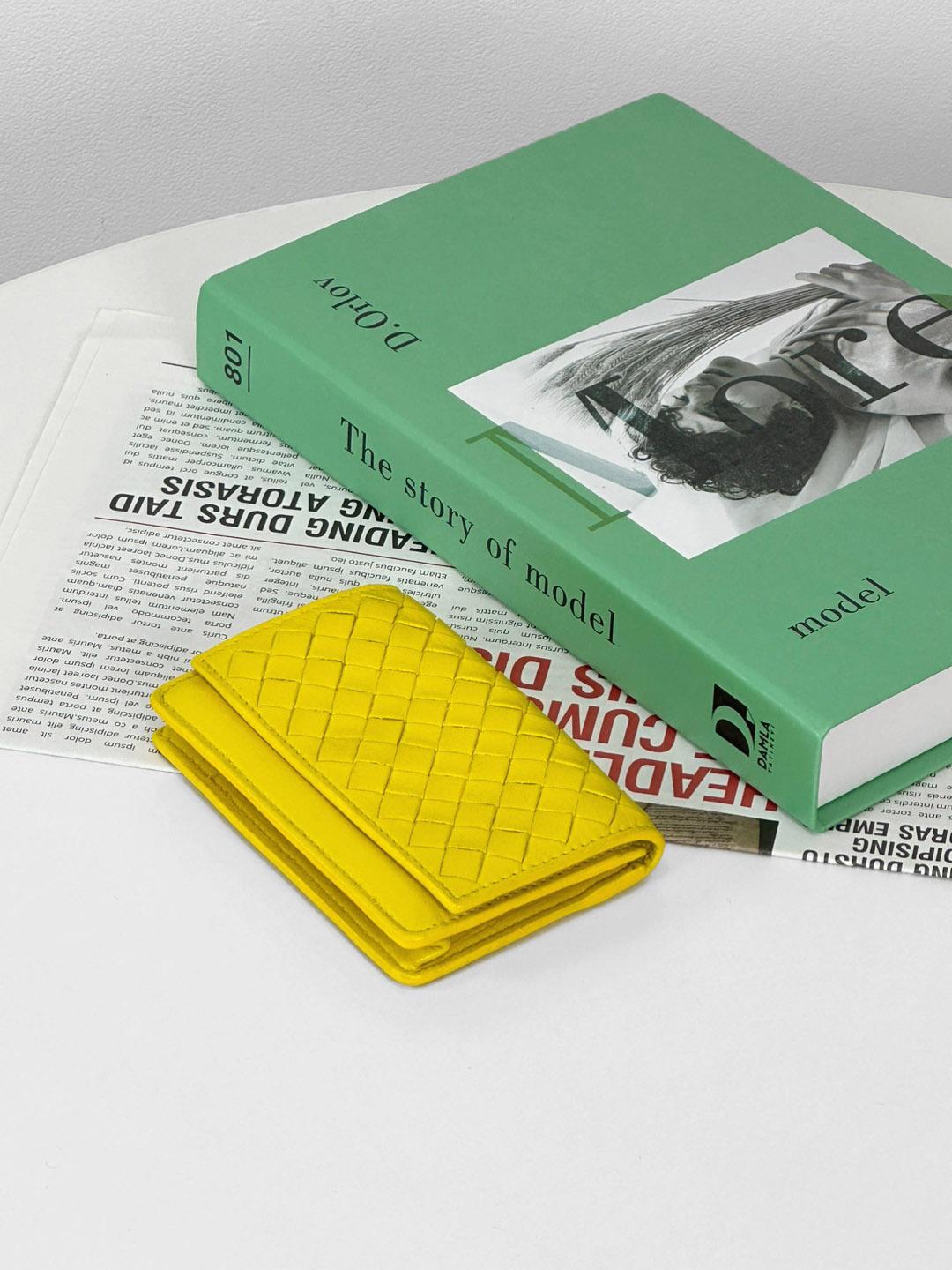 Bottega Veneta Yellow Intrecciato Card Wallet 2VBVW23087