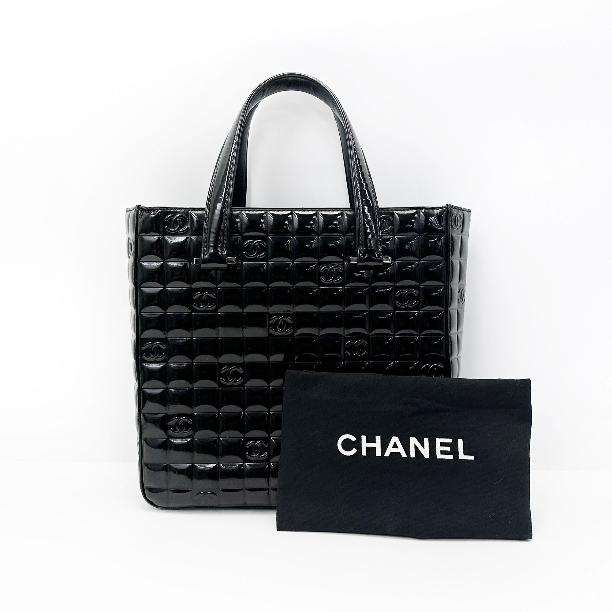 CHANEL Black Enamel Chocolate Bar CC Logo Tote Bag 4VCHB32177