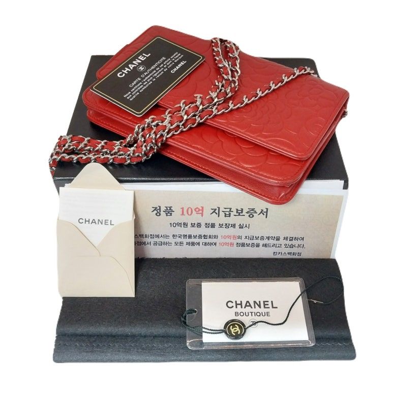 CHANEL Red Lambskin Chain Camellia Clutch Crossbody Bag A46502