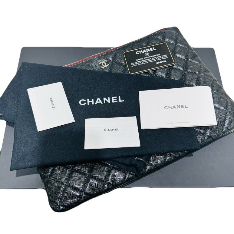 CHANEL Black Caviar Classic Large CC Logo Clutch 24th - A82552