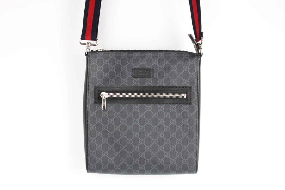 Gucci Supreme Messenger Bag Black M GG