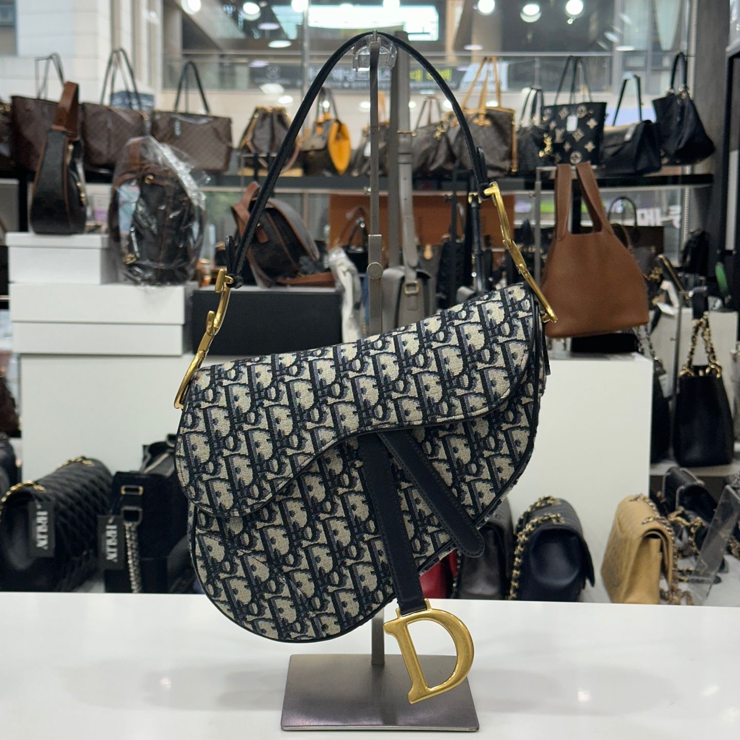 Dior Oblique Saddle Strap Bag Medium M0455
