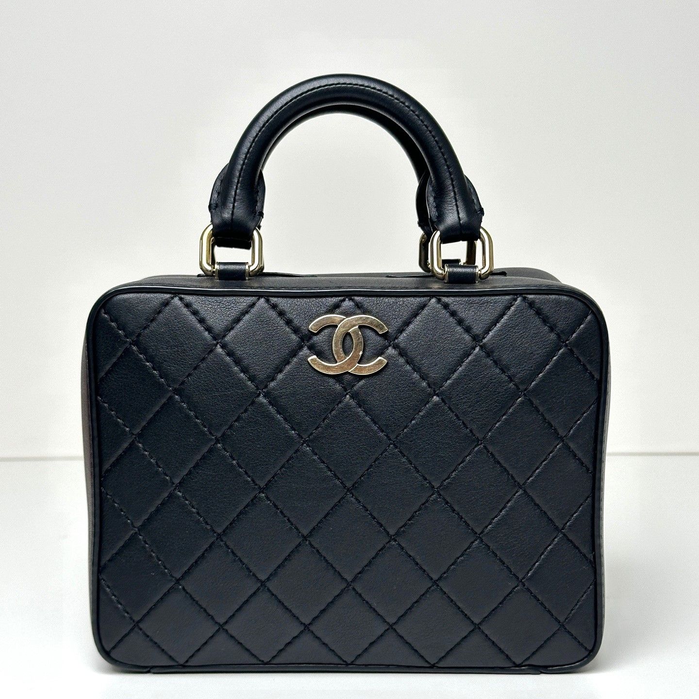CHANEL Cosmetic Vanity Tip Handle Crossbody AS1286 29