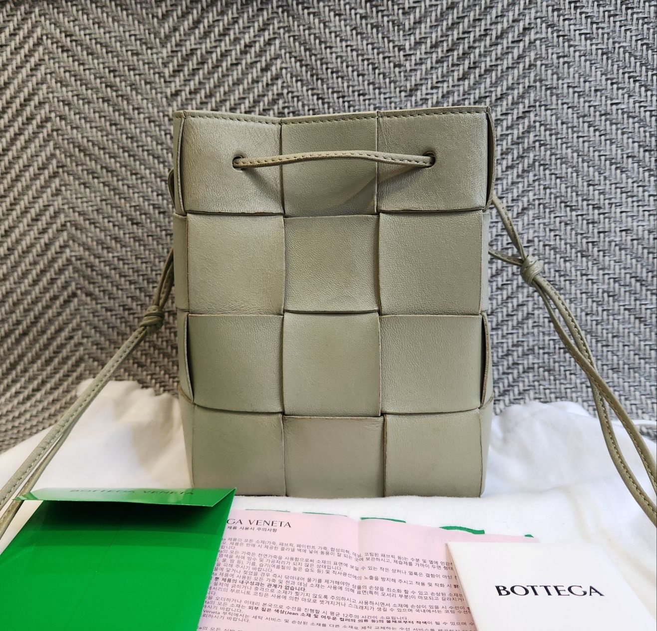 Bottega Veneta Small Bucket Bag - 680218