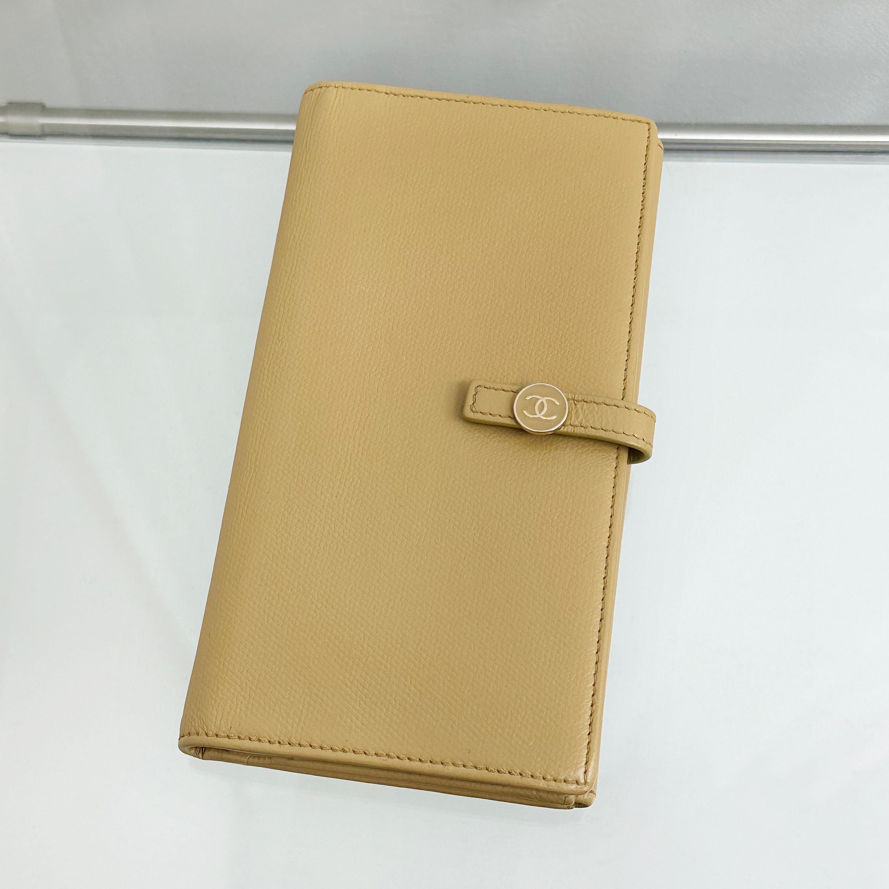 CHANEL Vintage Beige Yellow Leather Luxury Wallet 3VCHW24936