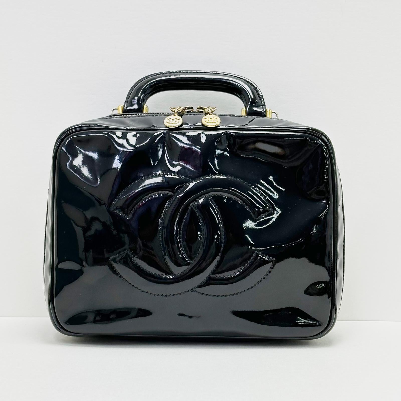 CHANEL Black Enamel Cosmetic Square Shoulder Crossbag 4VCHB15334