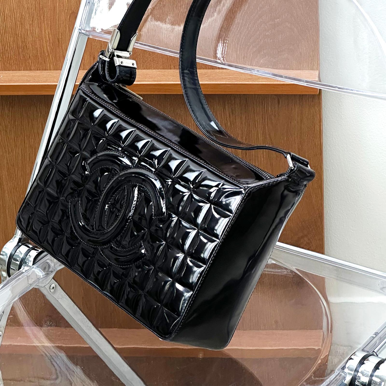 CHANEL Black Patent Cocco Bar Shoulder Bag Vintage Luxury 3VCHB15862