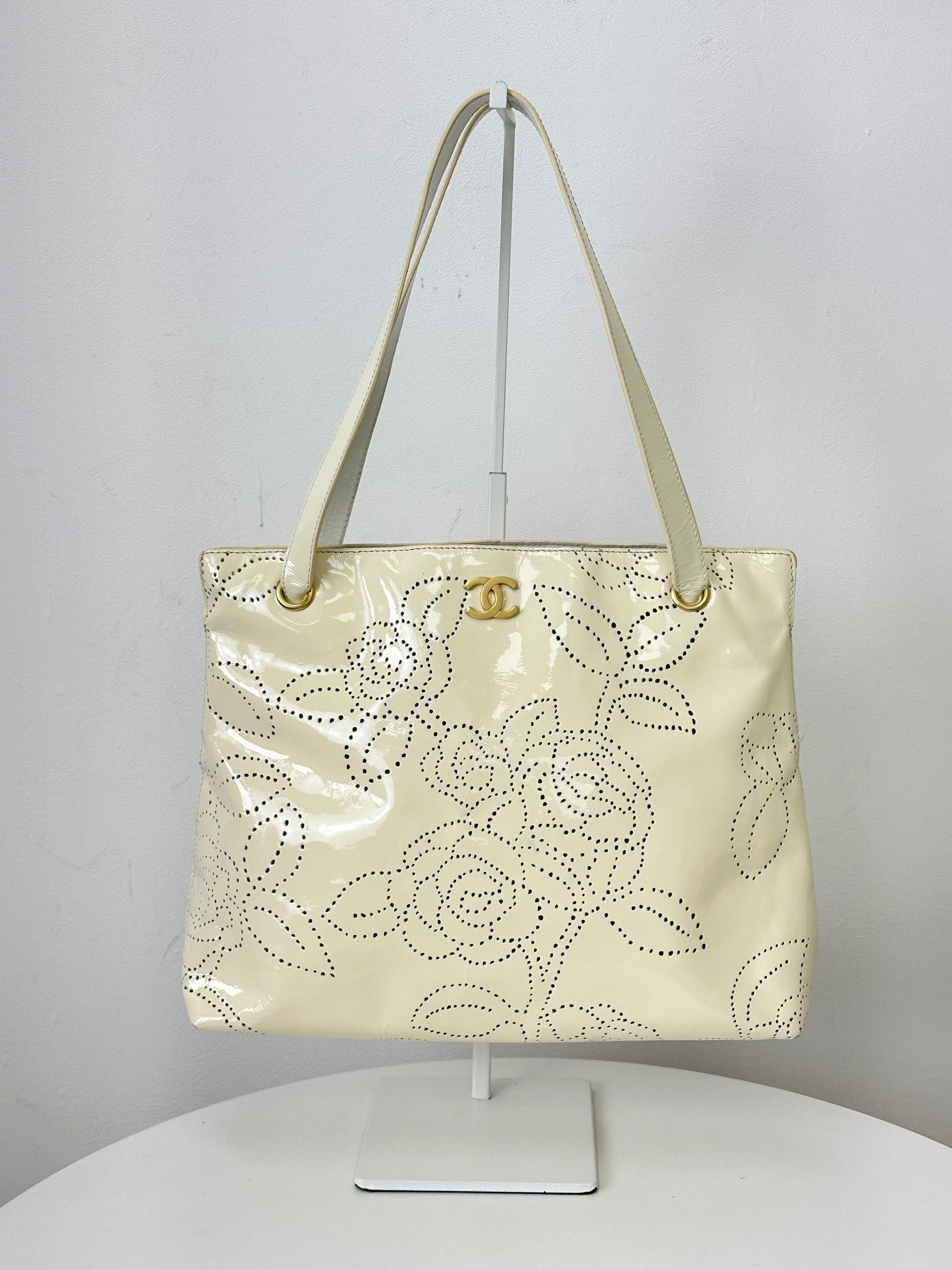 CHANEL Ivory Patent Punching Shoulder Bag 8th VCHB29472