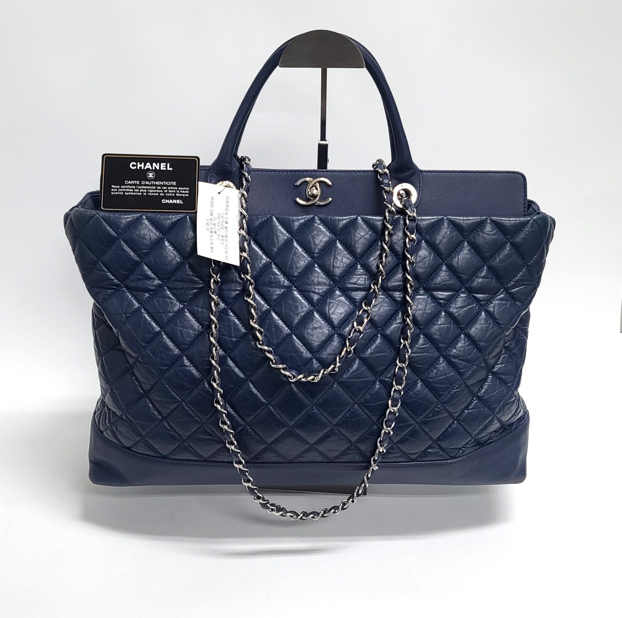CHANEL Navy Shoulder Bag with Chain A66814