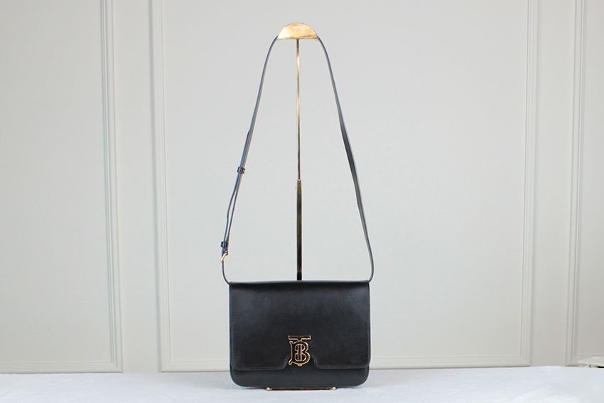 Burberry TB Logo Calfskin Gold Chain Shoulder Bag (8010335)