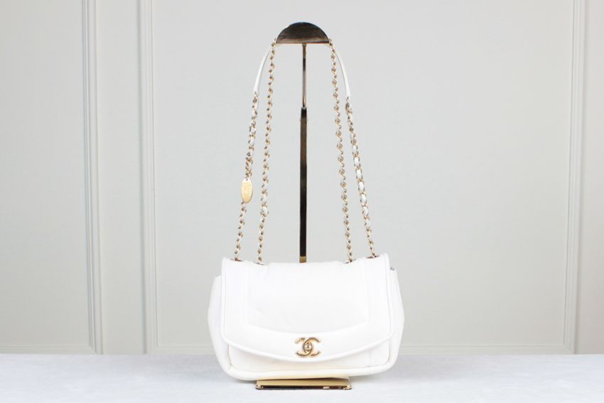 CHANEL Gold Chain Flap Bag with CC Logo (Size 28) - SKU 28