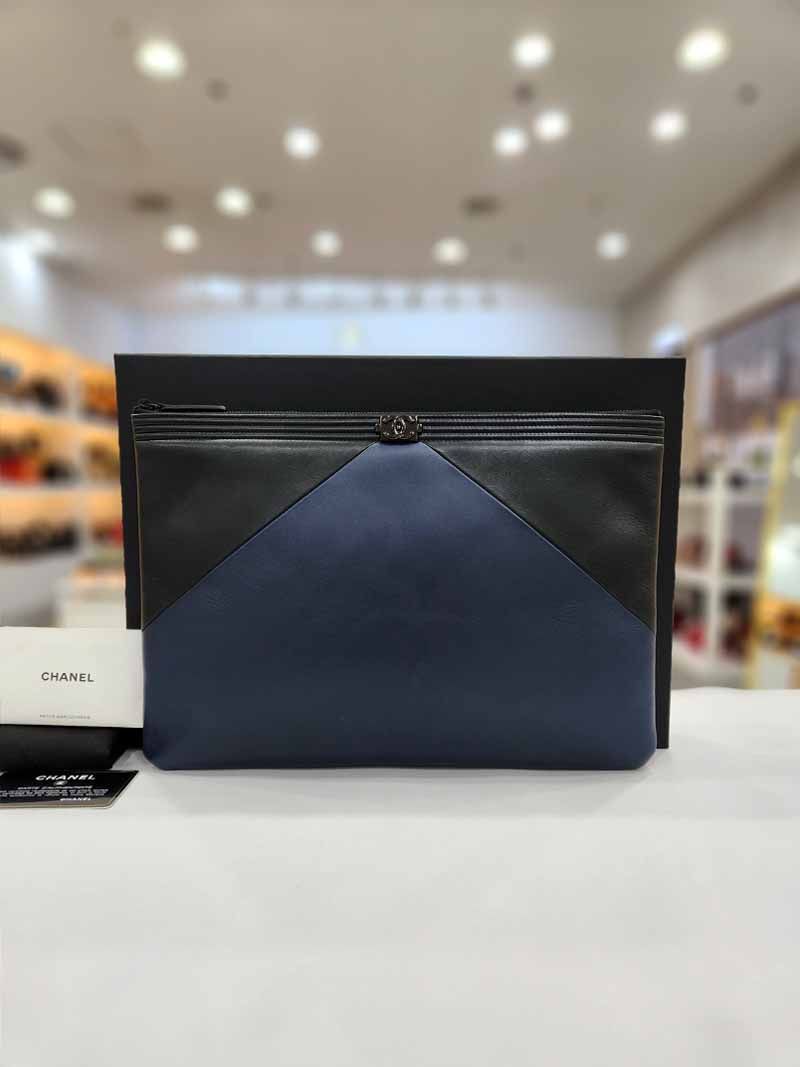 CHANEL Large Ombre Clutch 24th