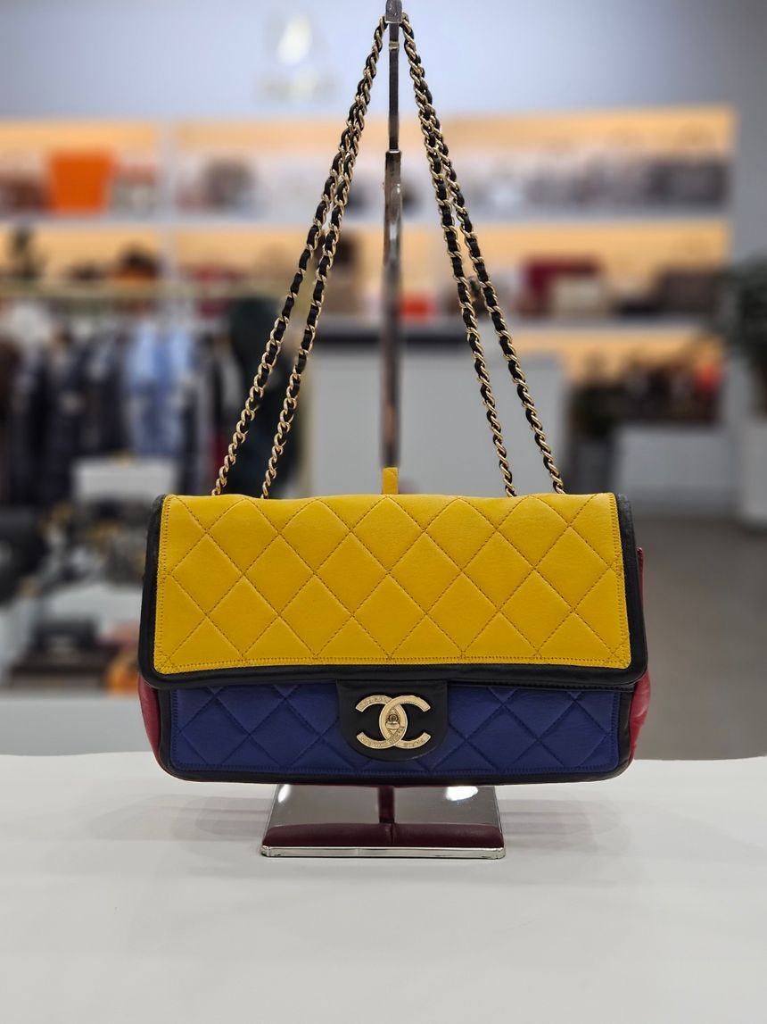 CHANEL Limited Graphic Shoulder Bag 19th Multi-color SKU