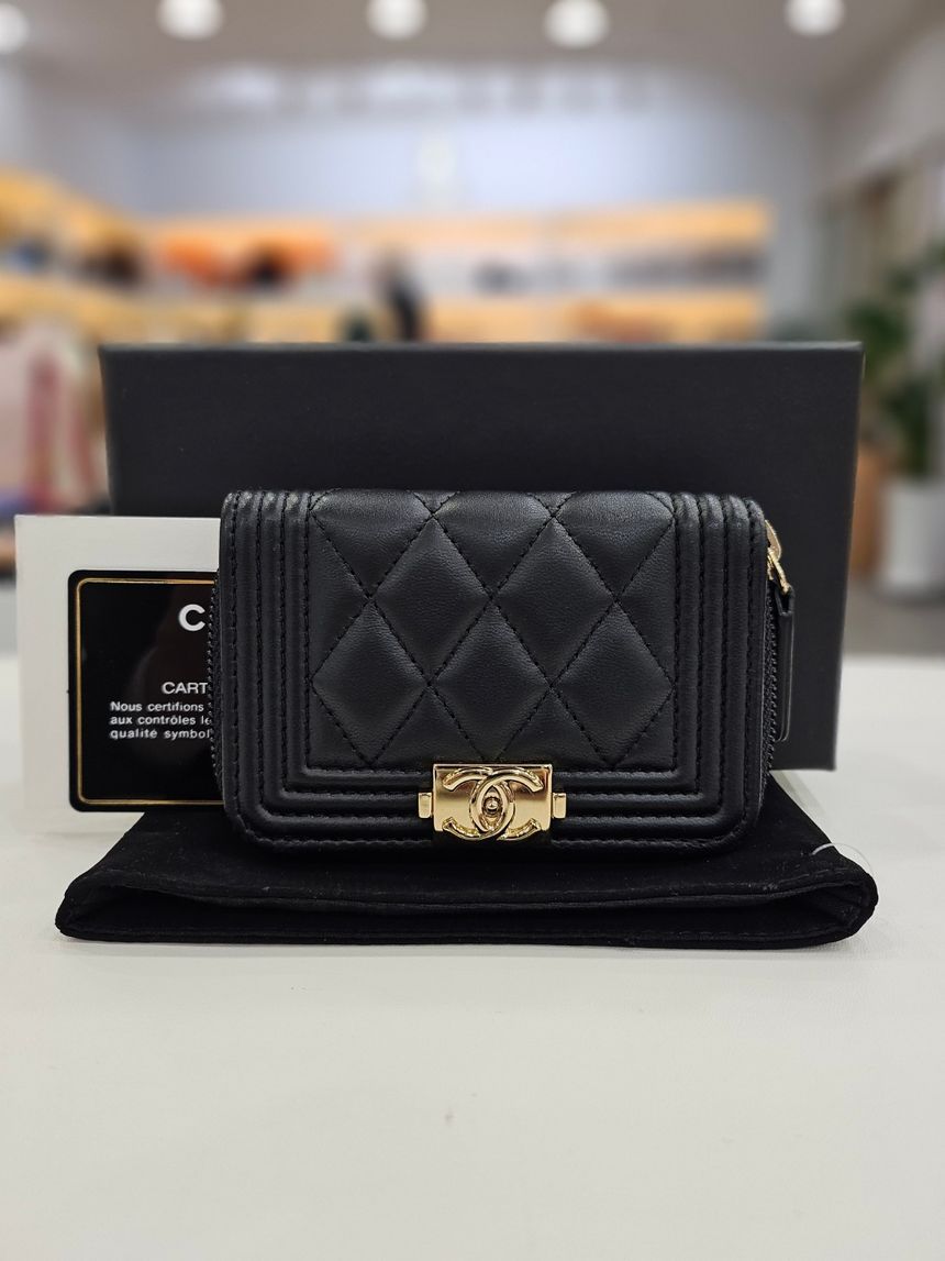 CHANEL Lambskin Champagne Gold Zipper Card Wallet 21 Series A80602