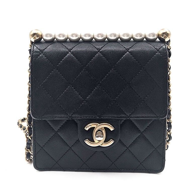 CHANEL Pearl Flap Crossbody Bag (AS0584) 70624073