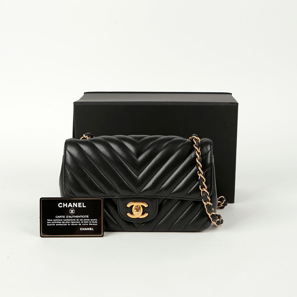 CHANEL Classic Chevron Crossbody Bag A69900