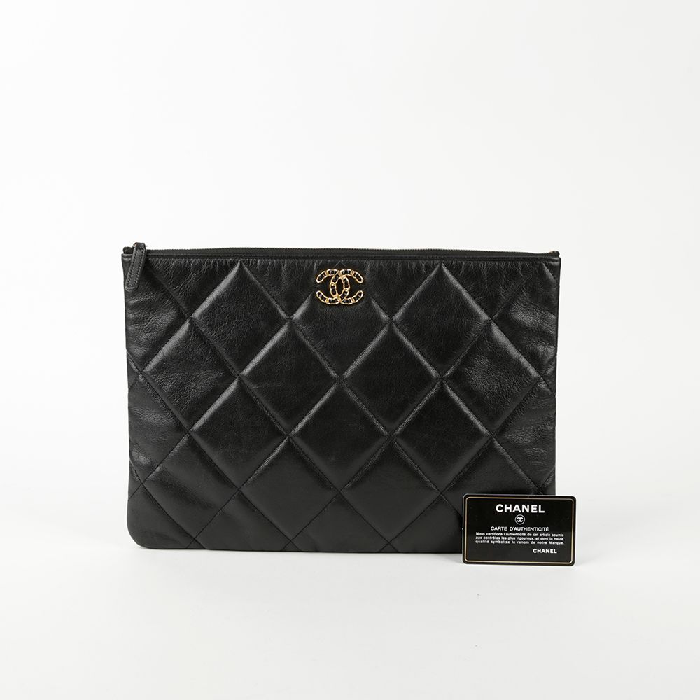 CHANEL Black Lambskin Clutch 19 (SKU: AP0952)