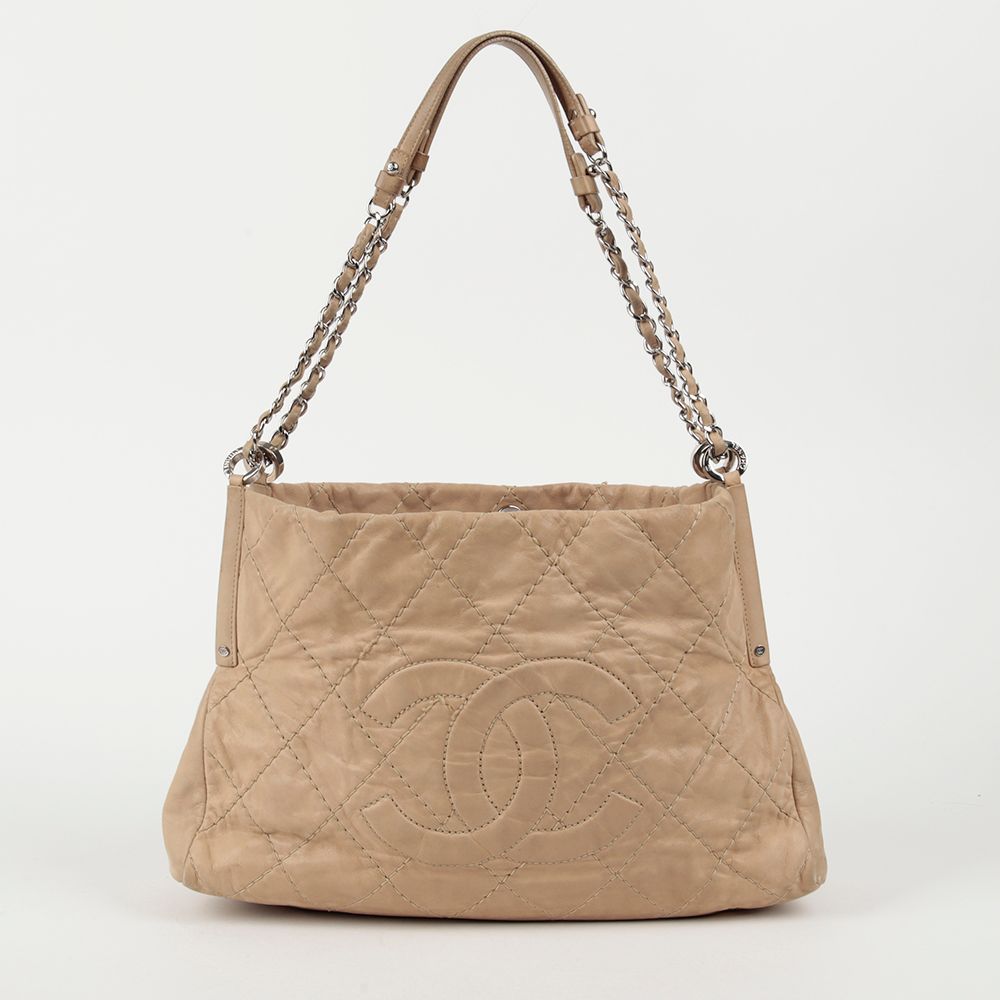 CHANEL CC Logo Chain Shoulder Bag SKU 15