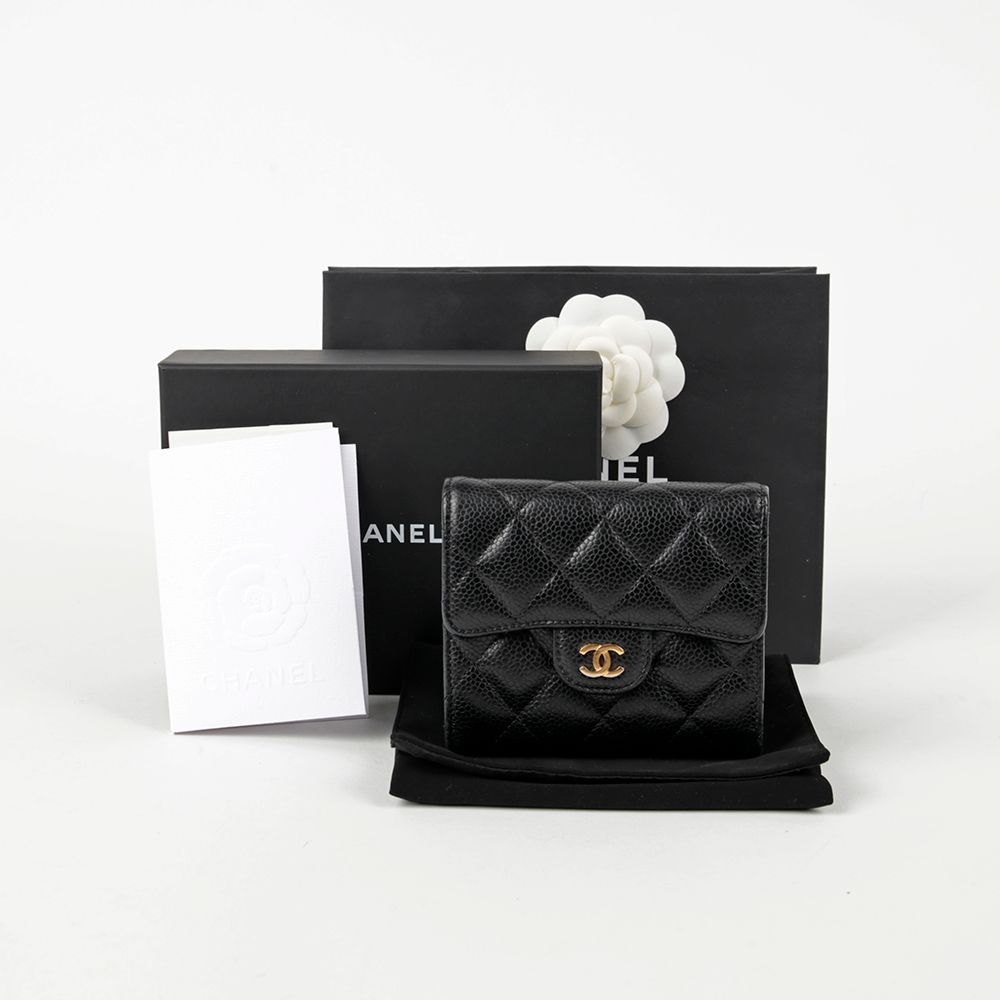 CHANEL Classic Caviar Wallet AP0231