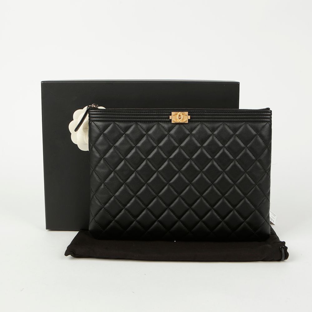 CHANEL Medium Clutch Bag A80571 - SKU: A80571